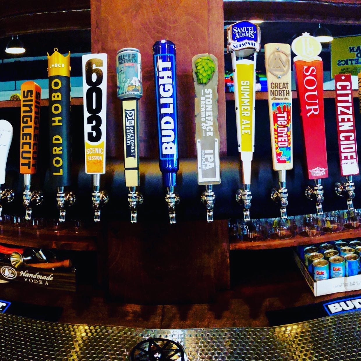 Come have a day with us. Plenty of cold beer and refreshing cocktails! Don’t turn the stoves and ovens on! Let us cook for you! .
.
.
.
.