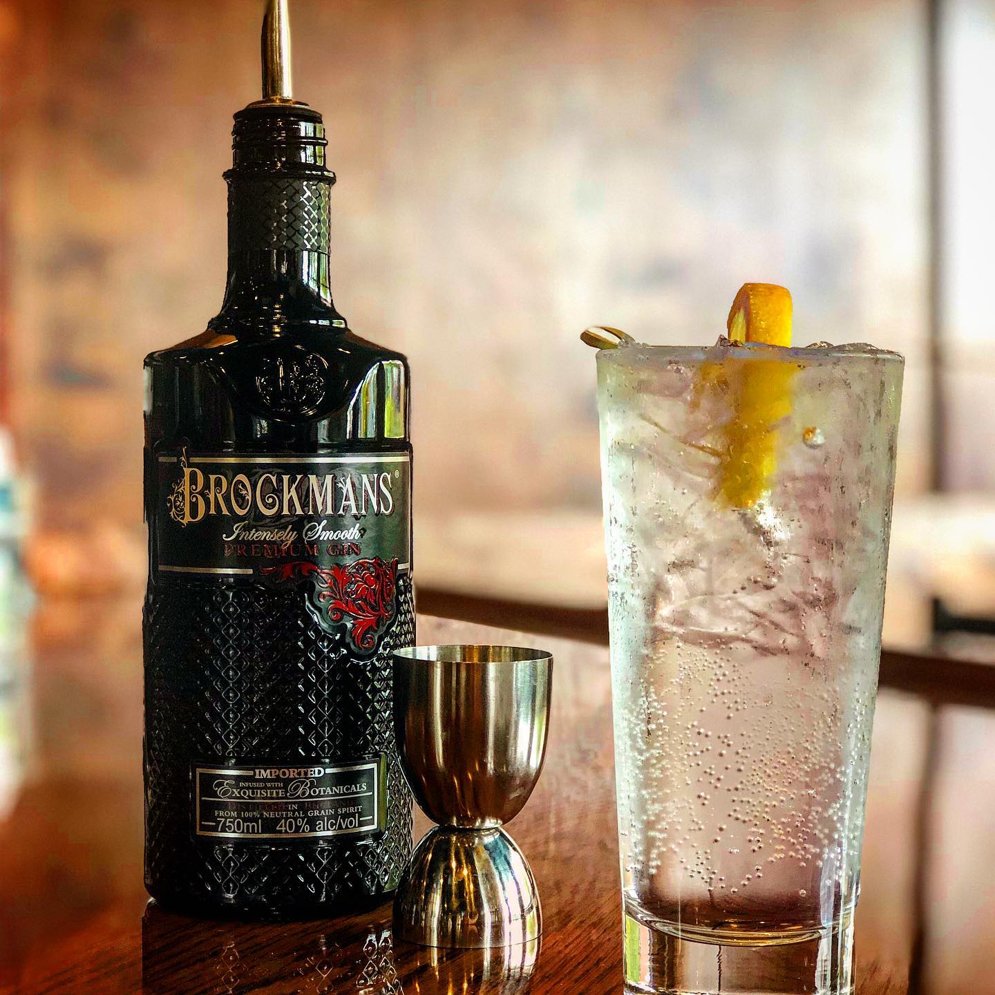 By using @brockmansgin we are able to add a subtle berry flavor to your average gin and tonic while keeping that smooth taste fans of gin love. .
.
.
.
.
.
. .
.
