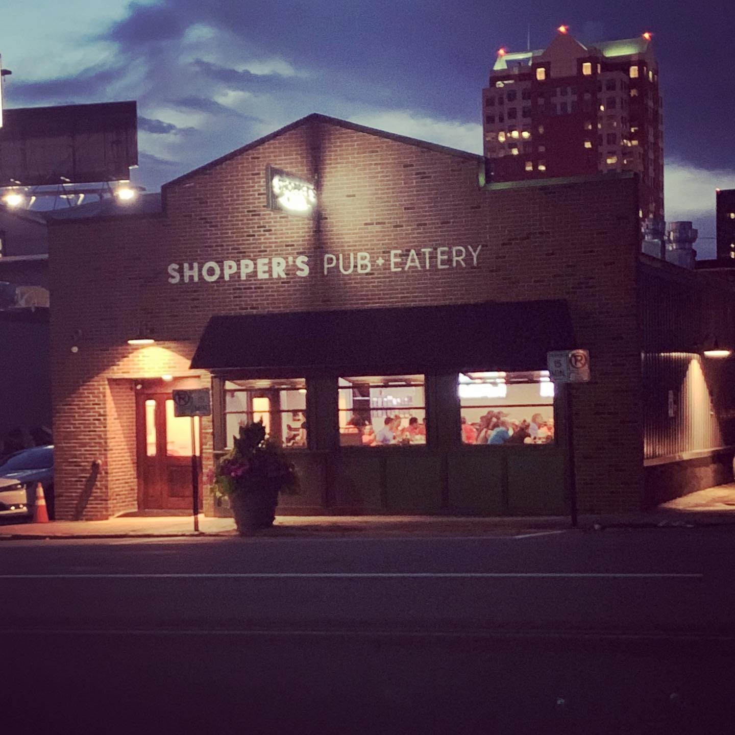 663922911552121789266156474711863094122602n2 | Shoppers Pub and Eatery Beautiful night for a 5K. Little storm came through but the after crowd for the @cignatogether 5K was great! .
.
.
.
.