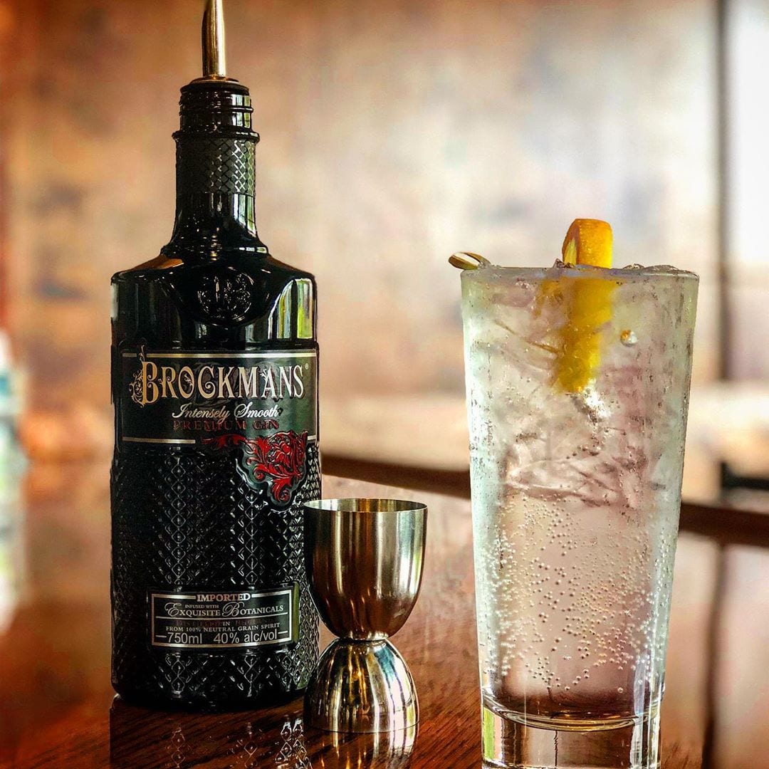 By using @brockmansgin we are able to as a subtle berry flavor to your average gin and tonic while keeping that smooth taste fans of gin love. .
.
.
.
.
.
. .
.