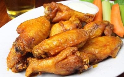 Buffalo wings with just the right amount of oomph to warm you up on this cold weekend! Come hang with us before @pbr over at @snhuarena #shoppersmht #wehavefunhere #itscoldoutside #wings #beer