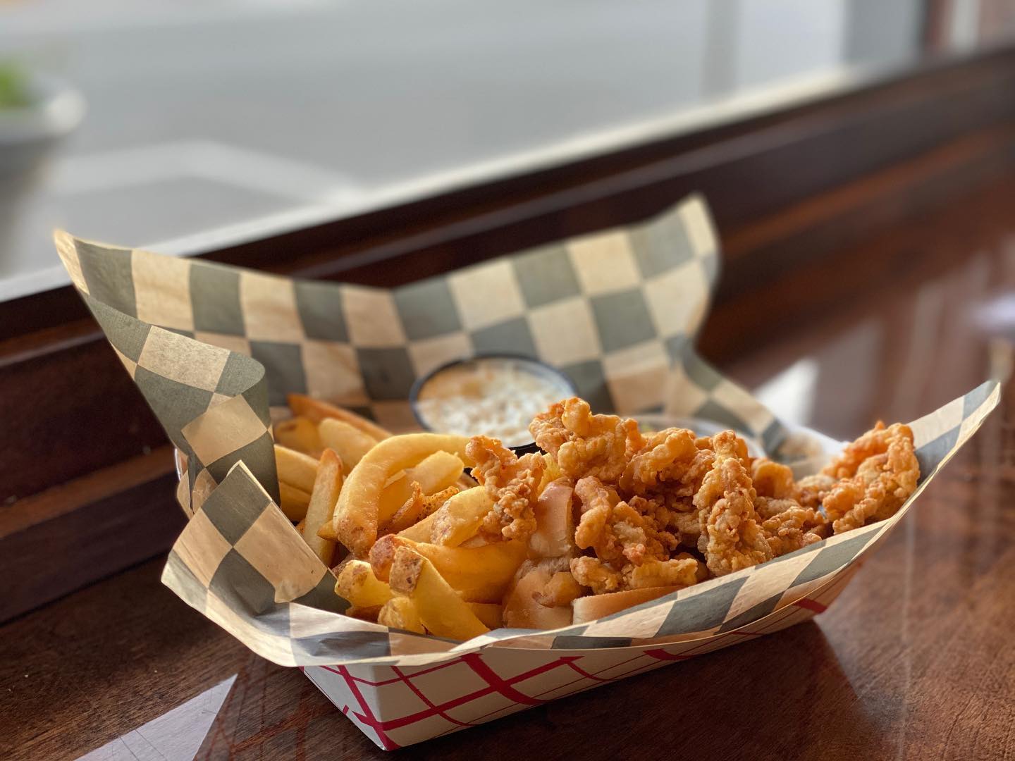 | Shoppers Pub and Eatery We’re ready to clam rolllll right into to the weekend. Didn’t find that punny? You’re missing out.
Back open this weekend
Thursday & Friday: 3pm - 8pm
Saturday & Sunday: 12pm - 8pm