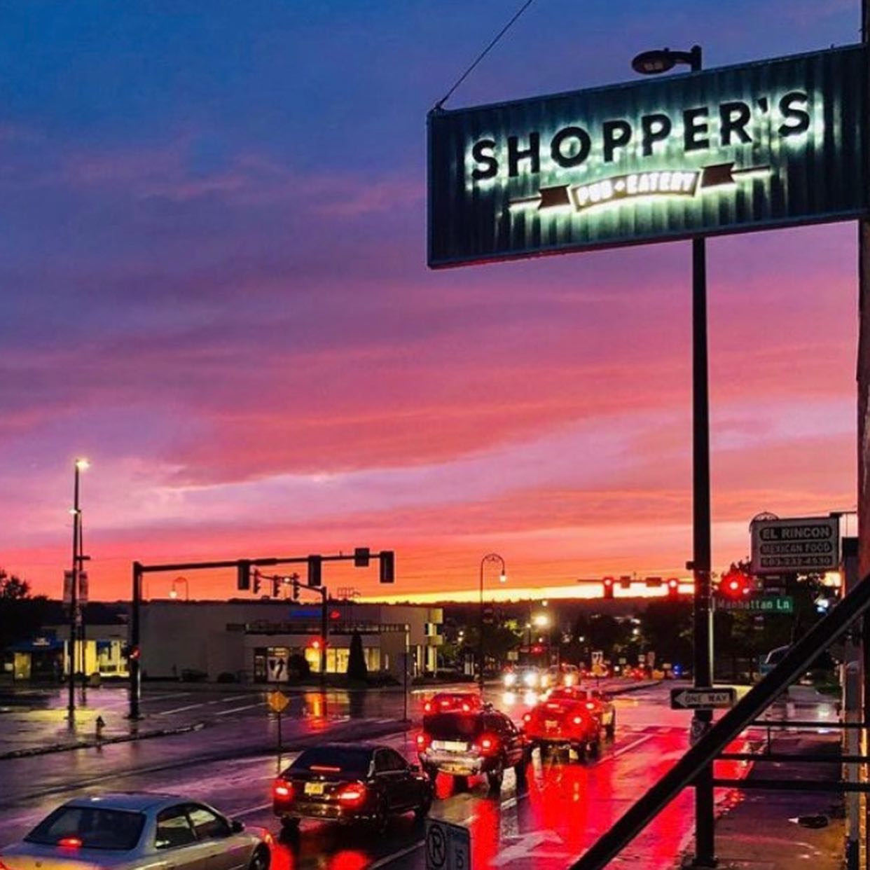 WHAT A FIRST YEAR. Bursted frozen pipes, water main breakages, faulty fire prevention systems, unreal events and concerts at the @snhuarena , a world wide pandemic, new friends, and countless laughs. And after all of that, unlike @tombrady , we’re still here. Happy 1 year anniversary!
.
.
.
PS: Still the pizza champs....