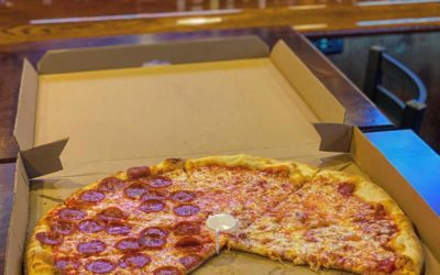 We’ve gotta say, these guys surprised us in the race for best pizza and it was a massive pie. A 20” classic Roni and cheese. An all around damn good pizza. Huge shout out to Alley Cat Pizzeria, I think we have a real contender on our hands here folks. Check em out, Let us know what you think. . . . . #pizza #alleycatpizzeria #shoppersmht #newhampshire