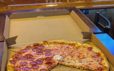 We’ve gotta say, these guys surprised us in the race for best pizza and it was a massive pie. A 20” classic Roni and cheese. An all around damn good pizza. Huge shout out to Alley Cat Pizzeria, I think we have a real contender on our hands here folks. Check em out, Let us know what you think. . . . . #pizza #alleycatpizzeria #shoppersmht #newhampshire