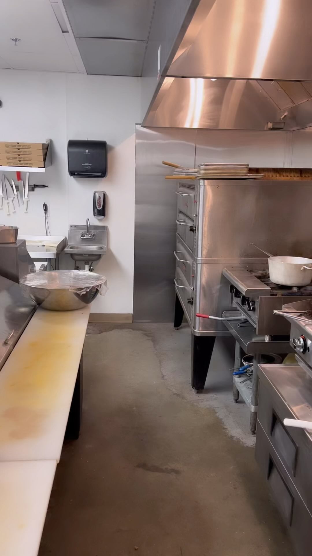 | Shoppers Pub and Eatery Hey yo little update to shake up your Friday. Weekly specials coming in hot. Check the list below for all the sick changes and updates we’re making.Now- open Thursdays for lunch at 12:00 pmJuly 26th- new rendition of the basic
menu launchesAug 2nd- open Tuesday & Wednesday for lunch at 12:00pm / start of our weekly specialsAug 5th- Friday night dinnersSept 11th- new Sunday football dealSept 12th- open Monday nights for MNFSept 16th- late night menu 10:00pm to 12:00am on Fridays and Saturdays.