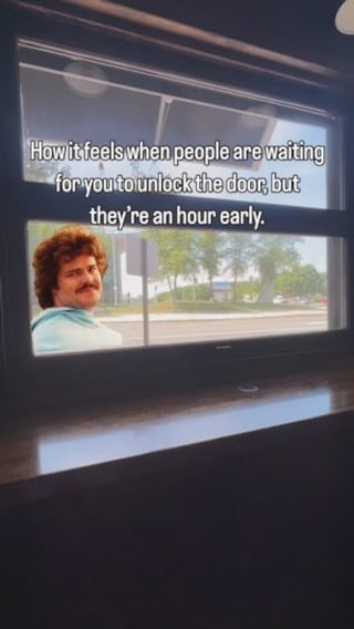 NAAAAACHOOOOOOOOOOOOO TIME TO COME IN YET. 11:30AM FOR LUNCH ERRRRRDAY